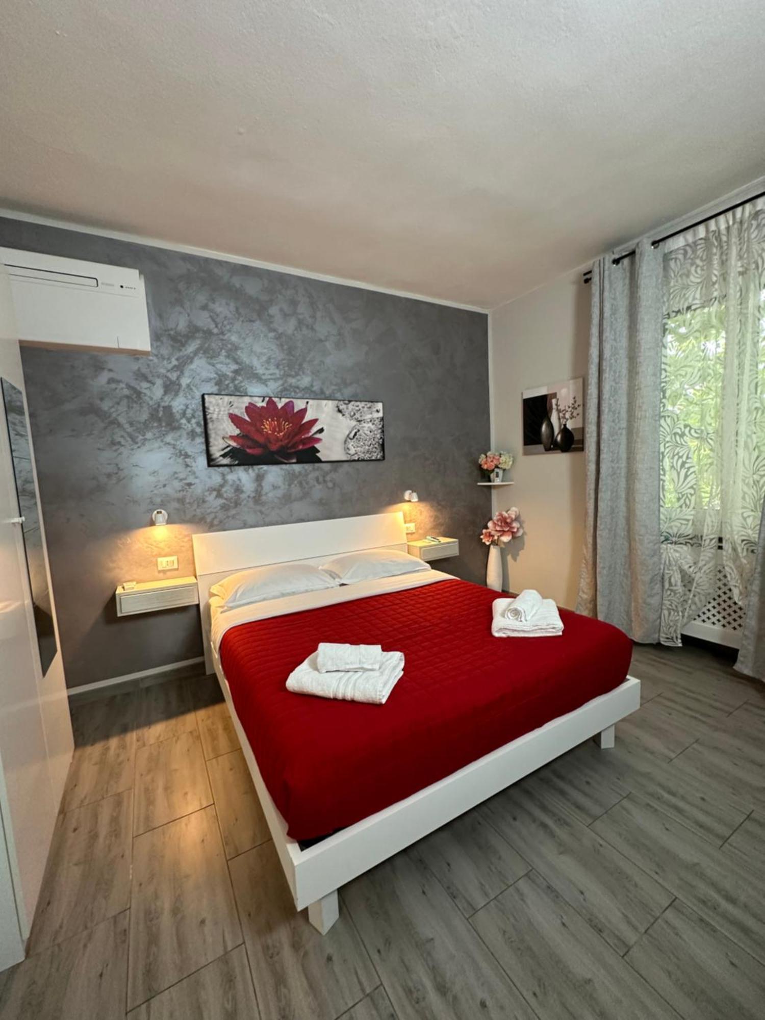 Locazione Turistica Girasole Bed & Breakfast Верона Екстериор снимка